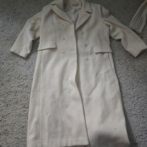 Elegant Women's Cream Trench Coat
